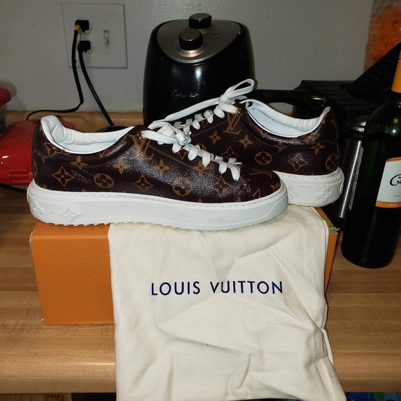 I have 2 pair of sneakers for sale worn them once I don’t have a use for them - Picture 7 of 8